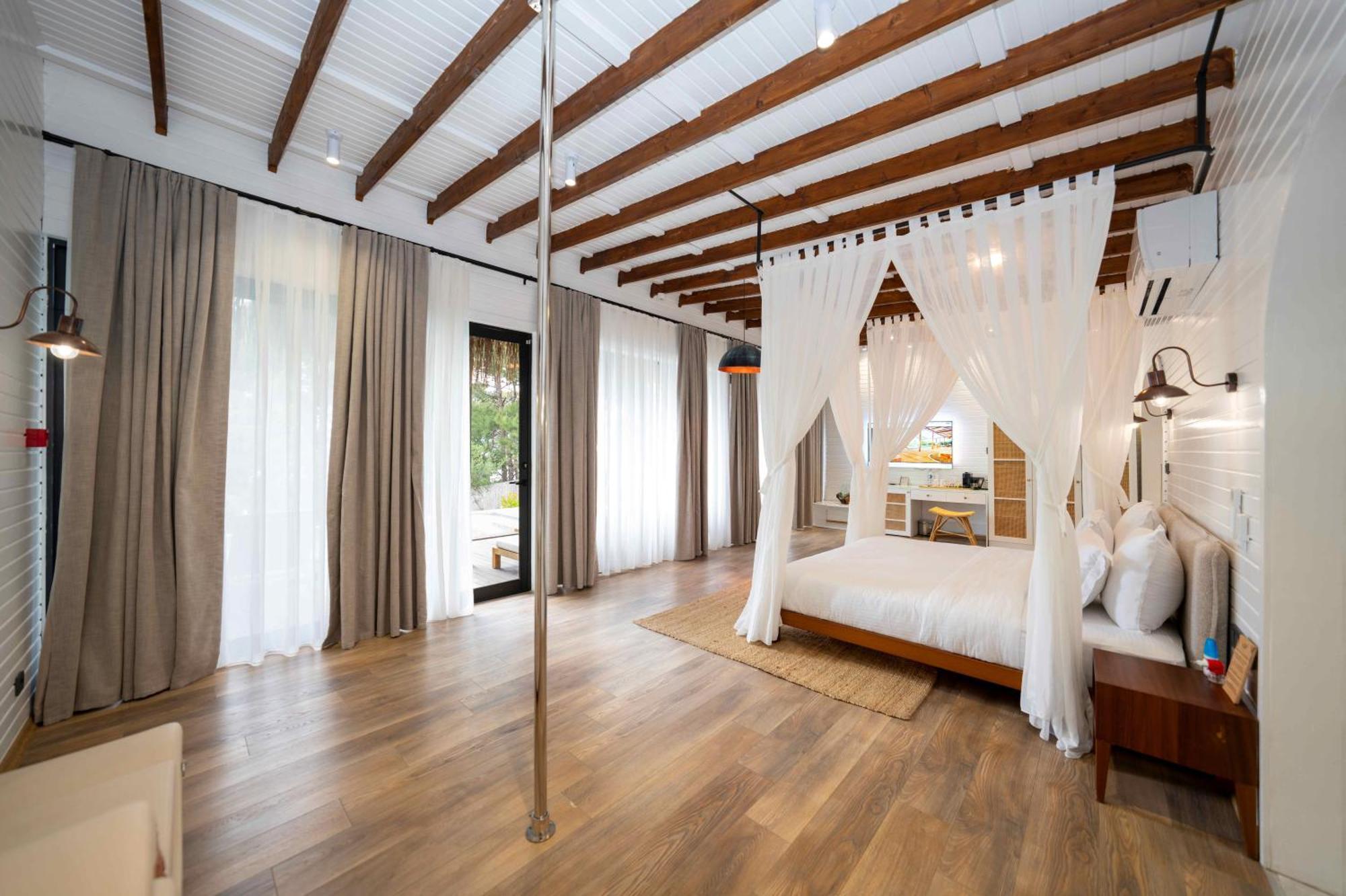 Lov Adults Only Hotel 3*