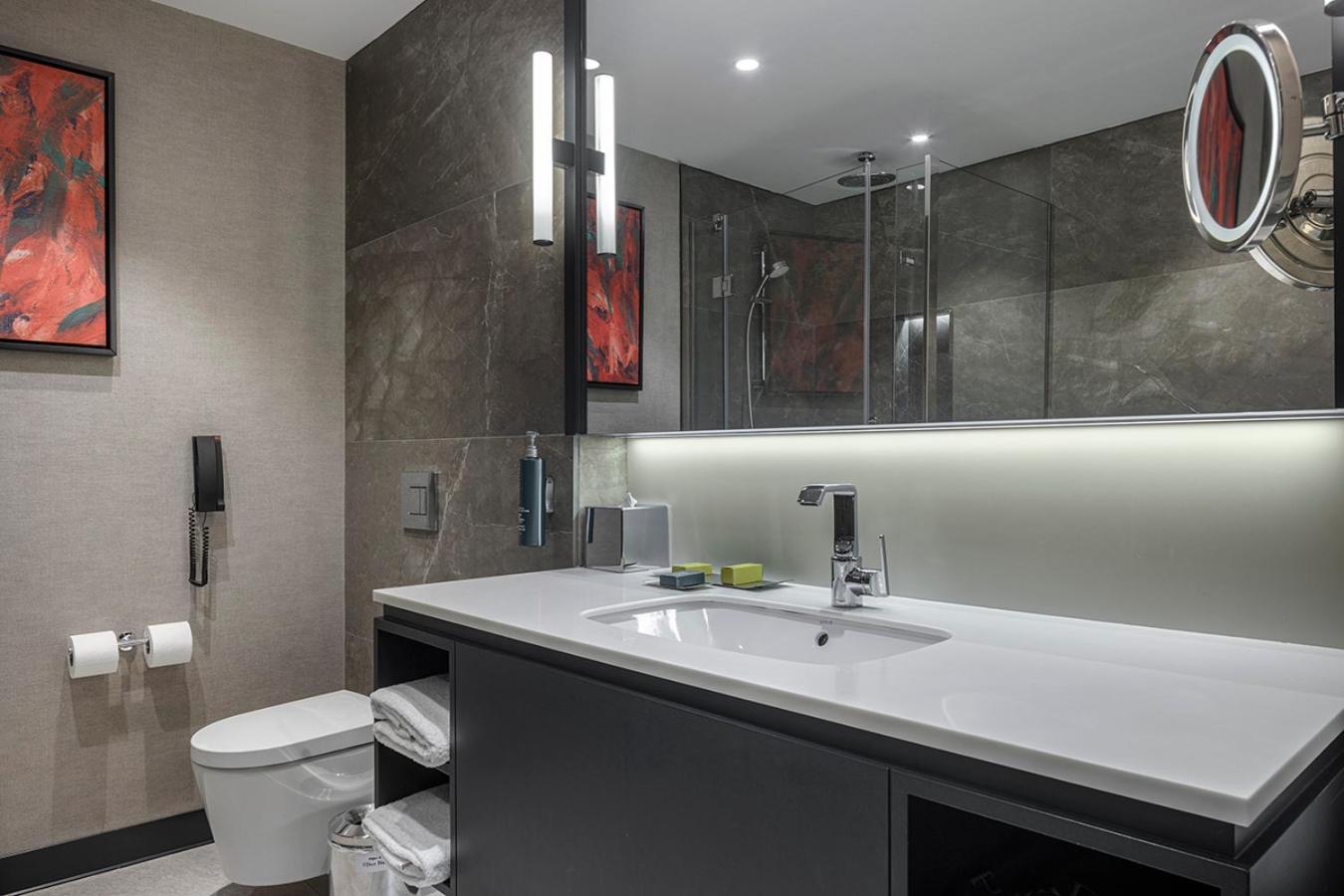 Hilton Maslak Hotel 5*
