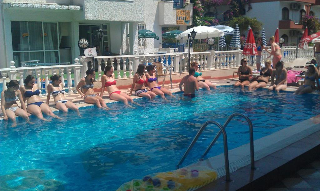 Basils Aparthotel 2*