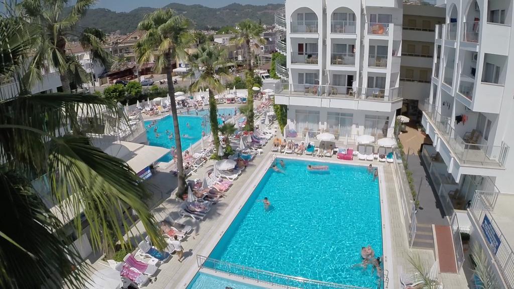 Club Atrium & Hotel