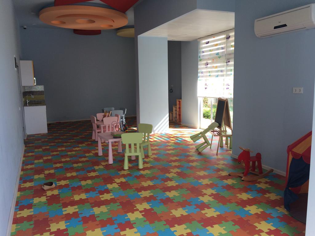 Emerald Park Apartment *