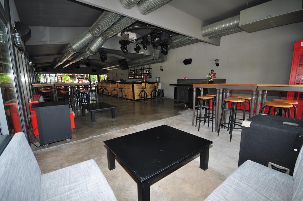 Club Atrium & 3*