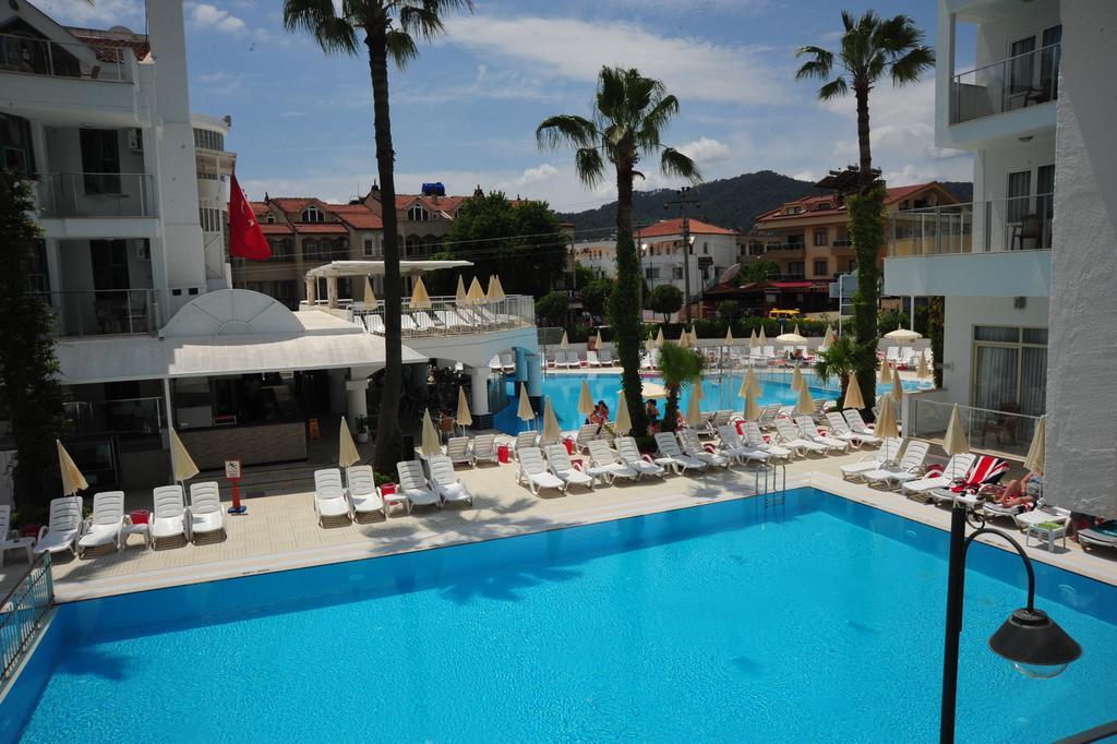 Club Atrium & Hotel