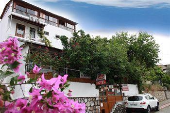 Ferah Monica's Place Hostel *