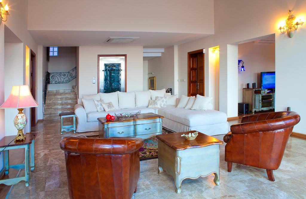 Vista Villa *