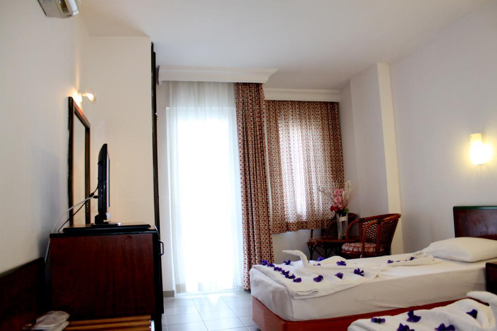 Azak Hotel 3*