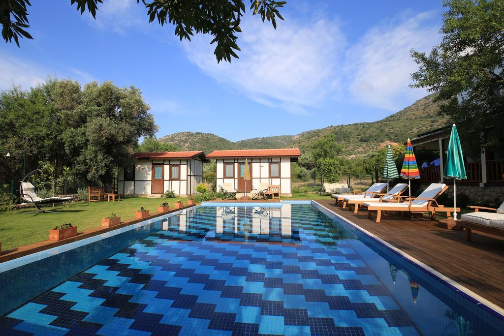 Bal Badem Bed & Breakfast *