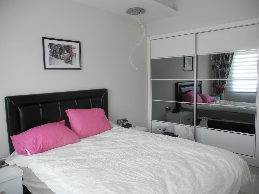 Azura Park Apartment *