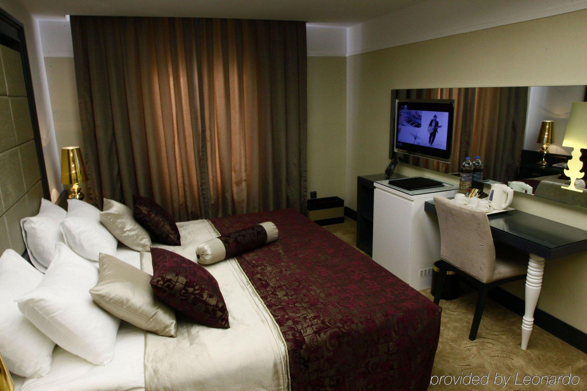 Mirilayon - Old Town Hotel