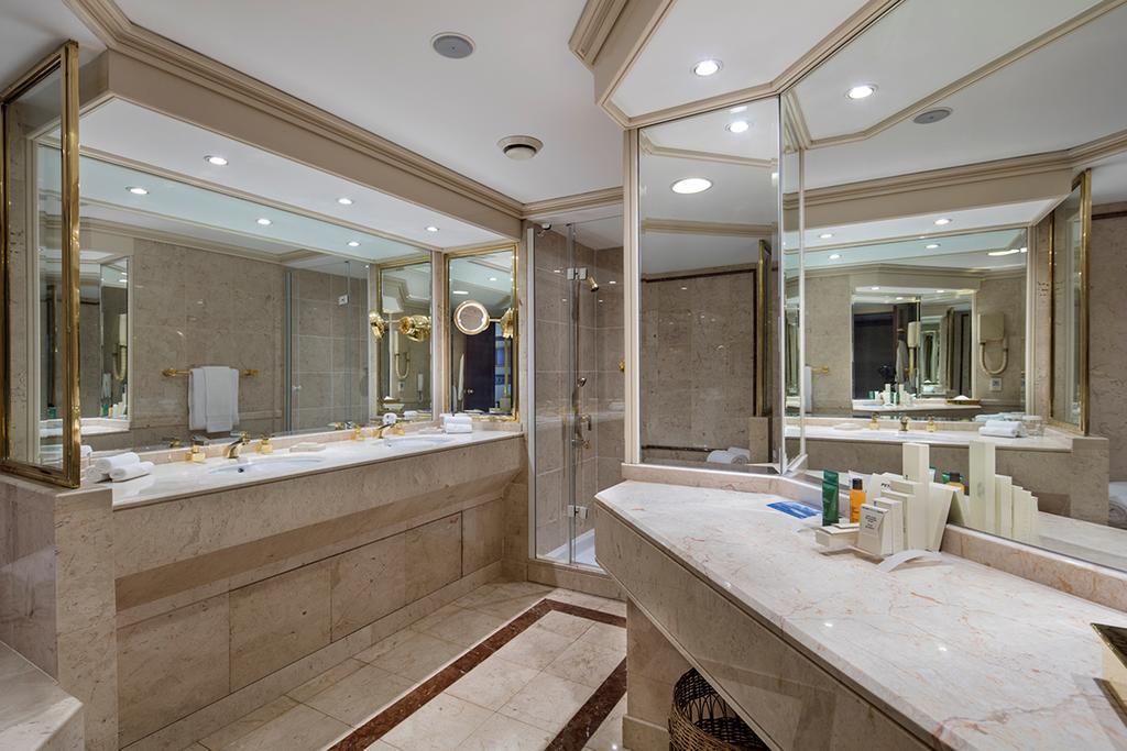 Hilton Hotel 5*