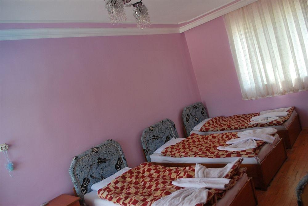 Dort Mevsim Pamukkale