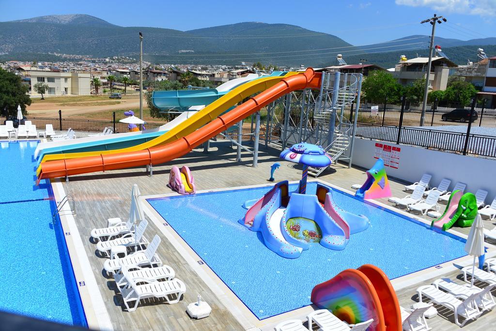 Ramada By Wyndham Akbuk Hotel