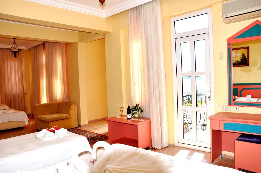 Yuecel Hotel