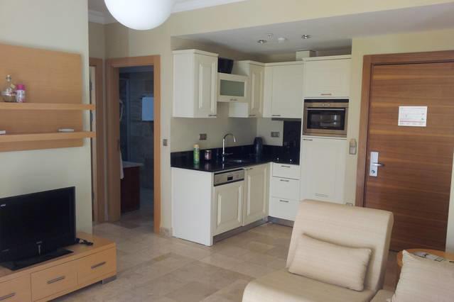Aparthotel Gold City Private *
