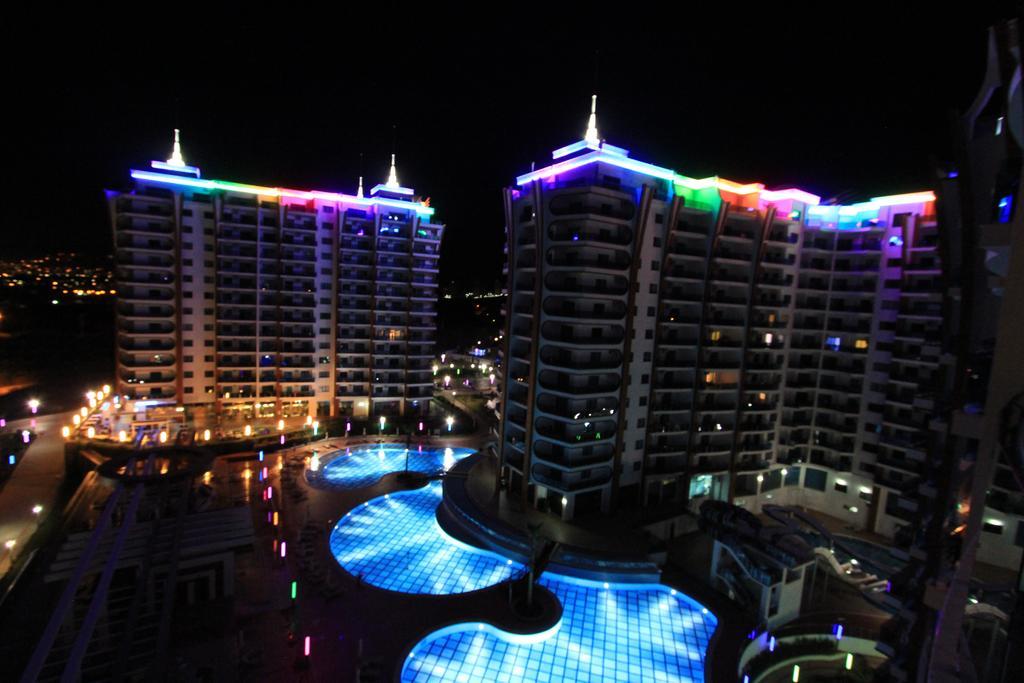 Azura Park