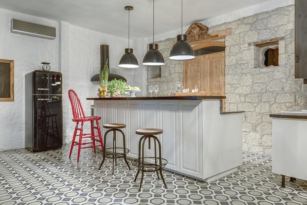 Casa Bella +12