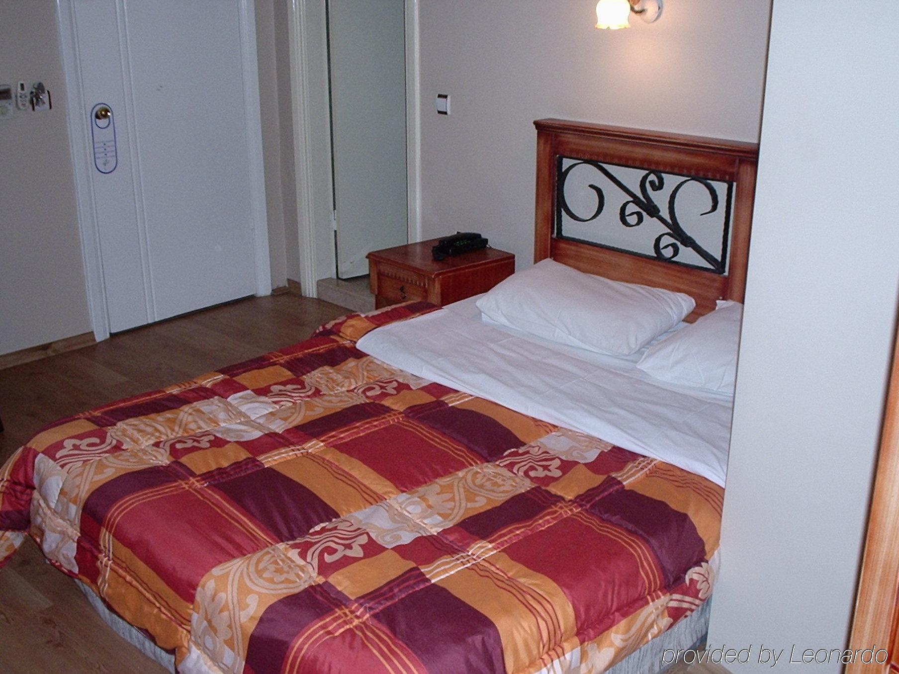 Hotel Antikhan 2*