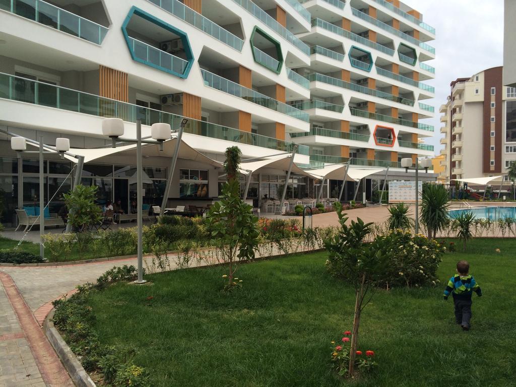 Emerald Park Apartment *