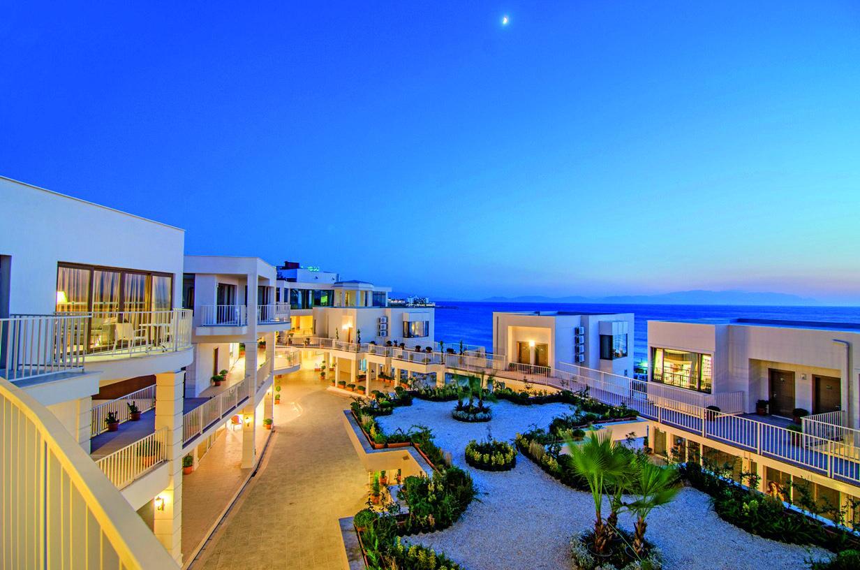 Ladies (adults Only) Aparthotel
