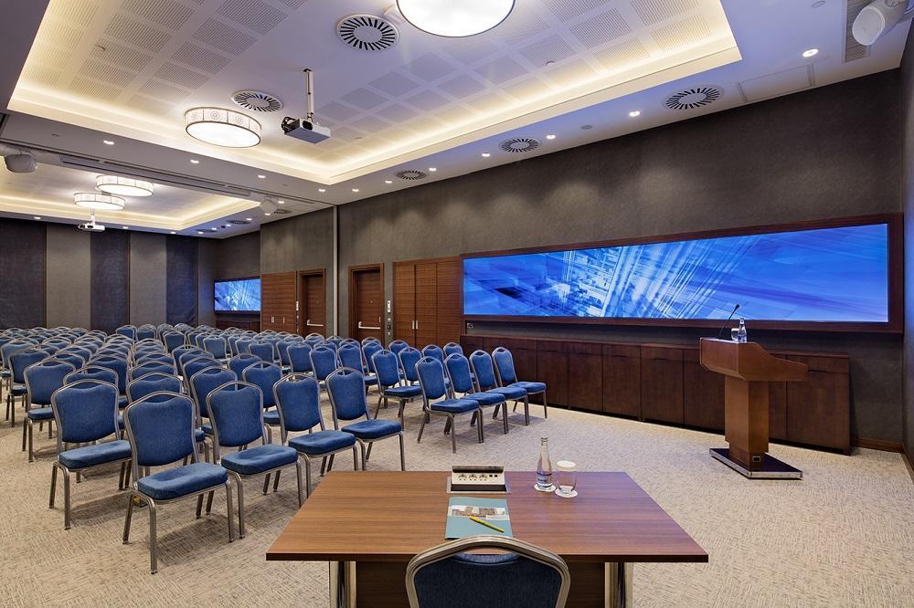 Hilton Garden Bayrakli Hotel 4*