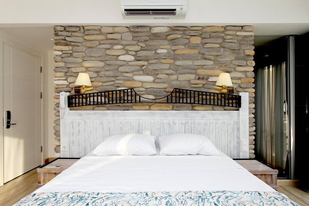 Dedeminn Marina Hotel