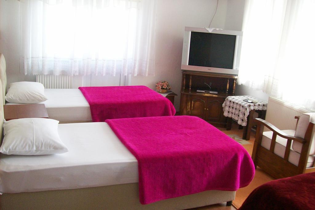 Hotel Efua *