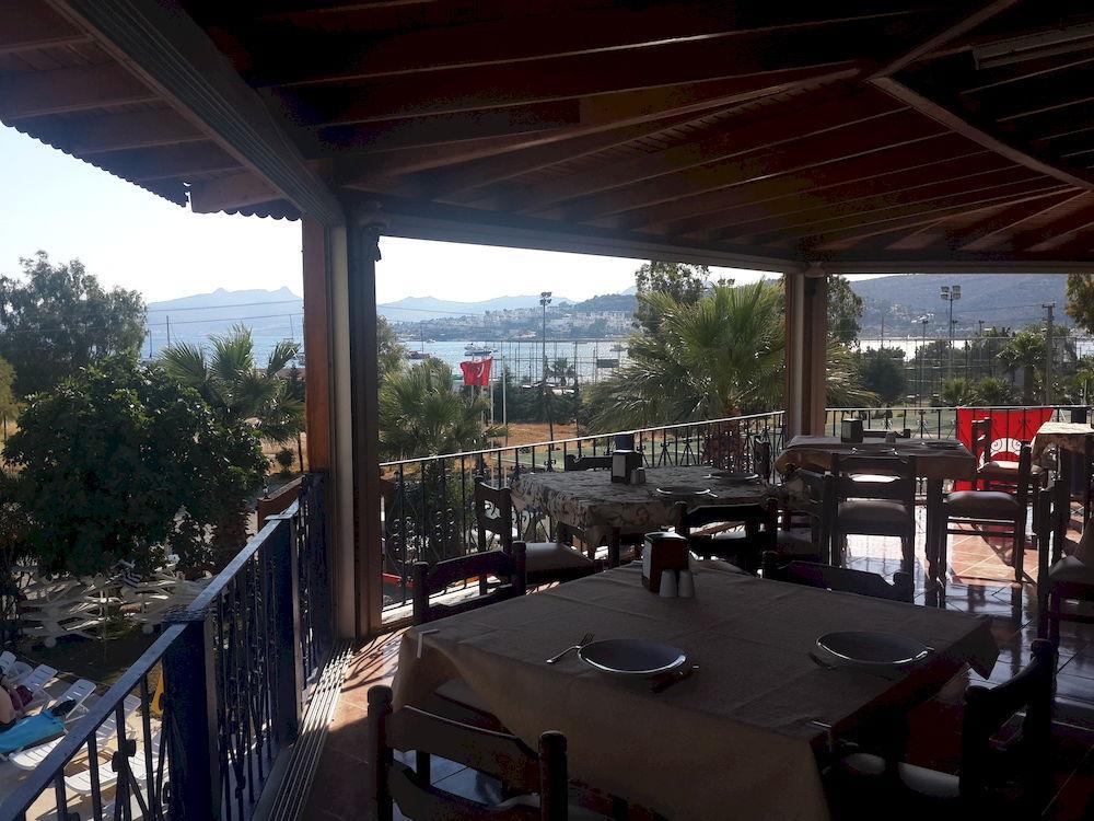 Hotel Chronos