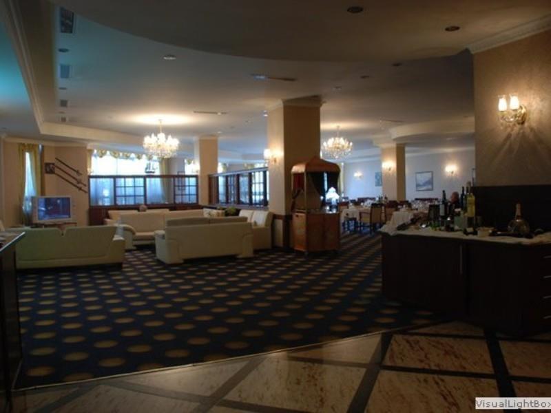 9 On Hotel