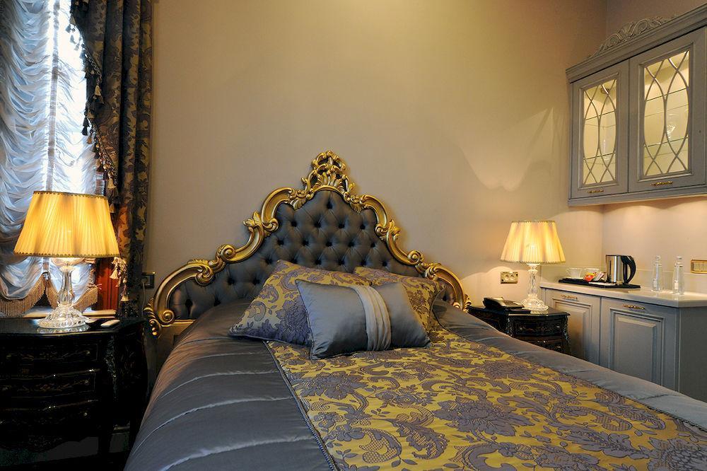 Maroon Bosphorus Hotel