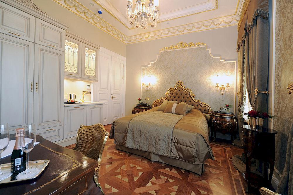 Maroon Bosphorus 5* Istanbul