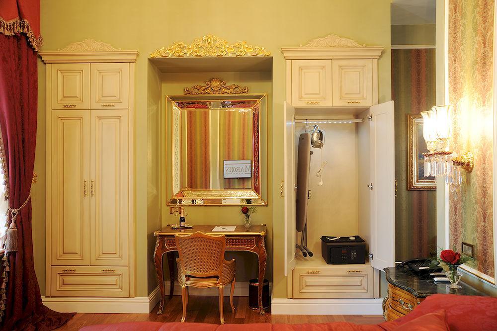 Maroon Bosphorus 5*
