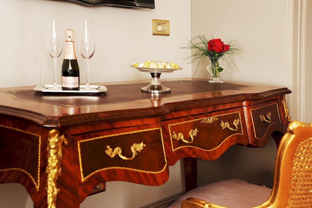 Maroon Bosphorus 5* Istanbul