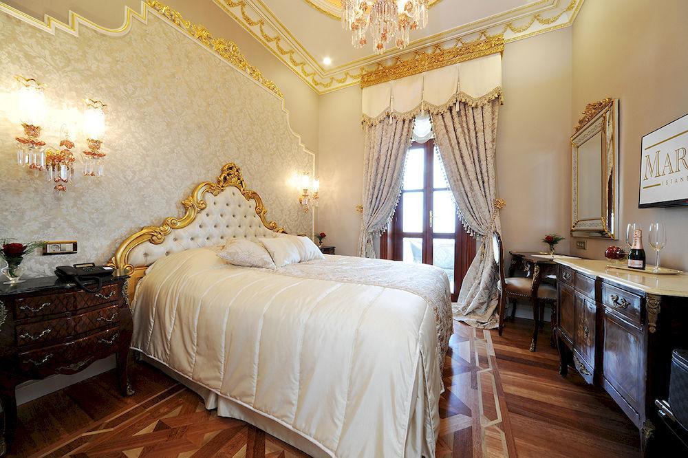 Maroon Bosphorus 5*