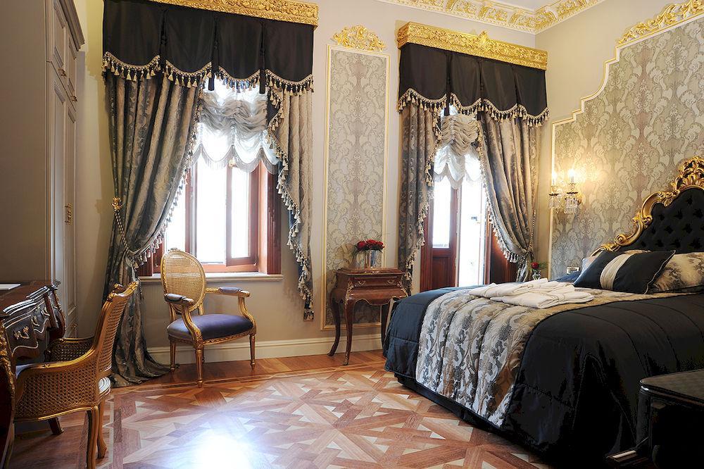 Maroon Bosphorus 5* Istanbul