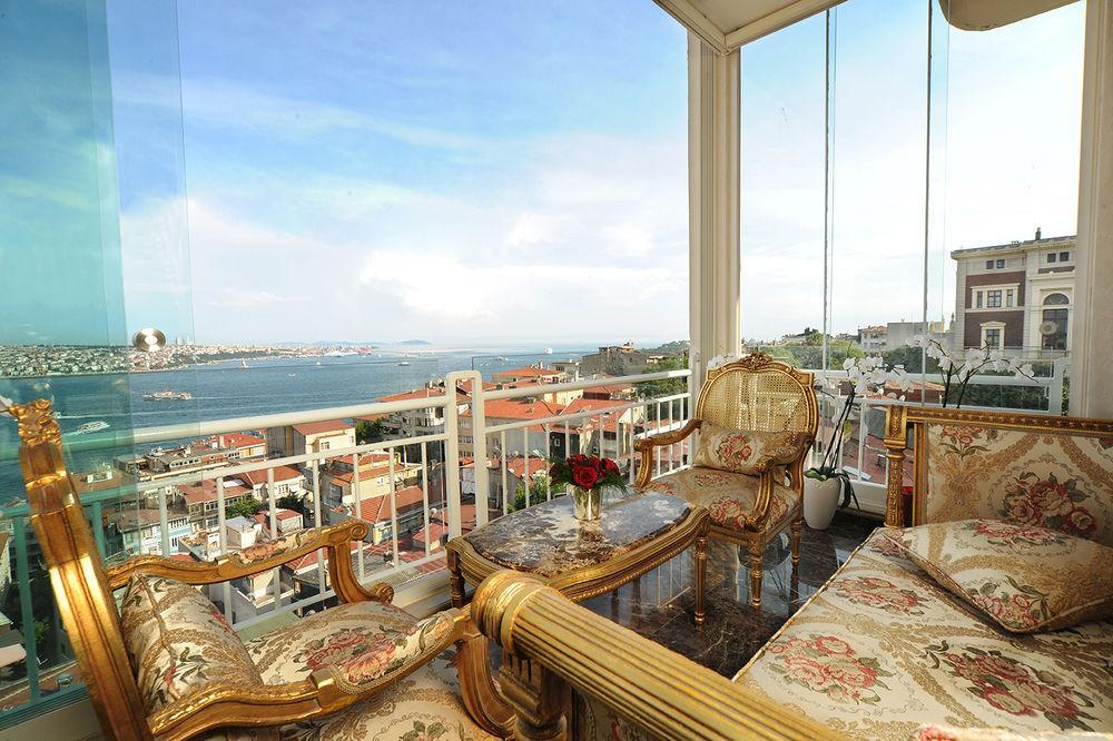 Maroon Bosphorus 5*