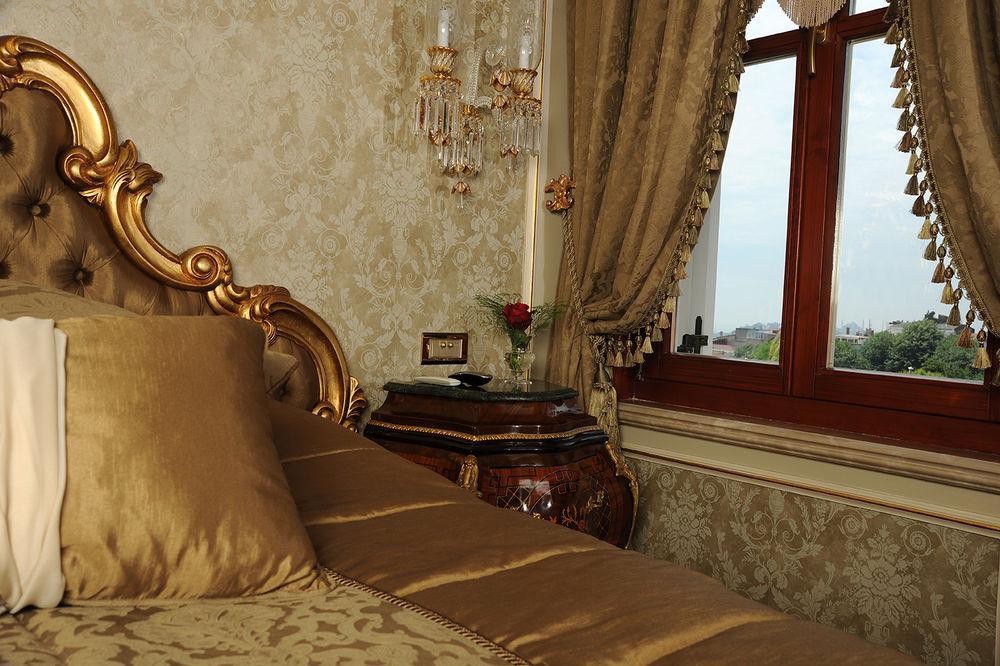 Maroon Bosphorus Hotel