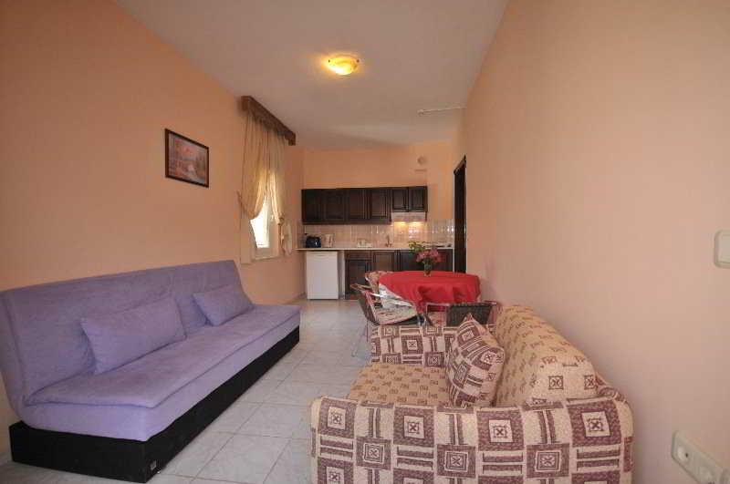 Efem Aparments * Icmeler