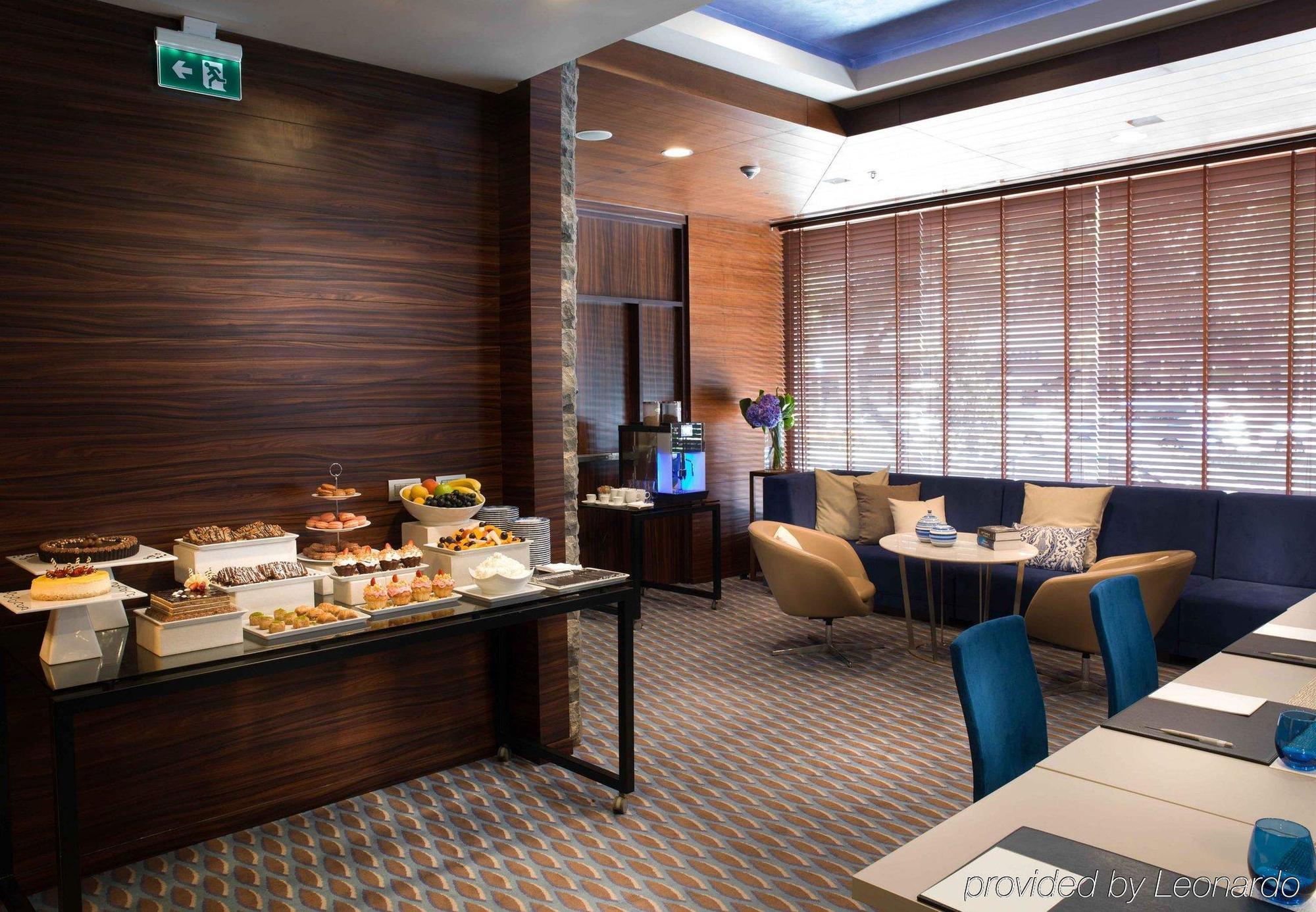 Renaissance Hotel 5*
