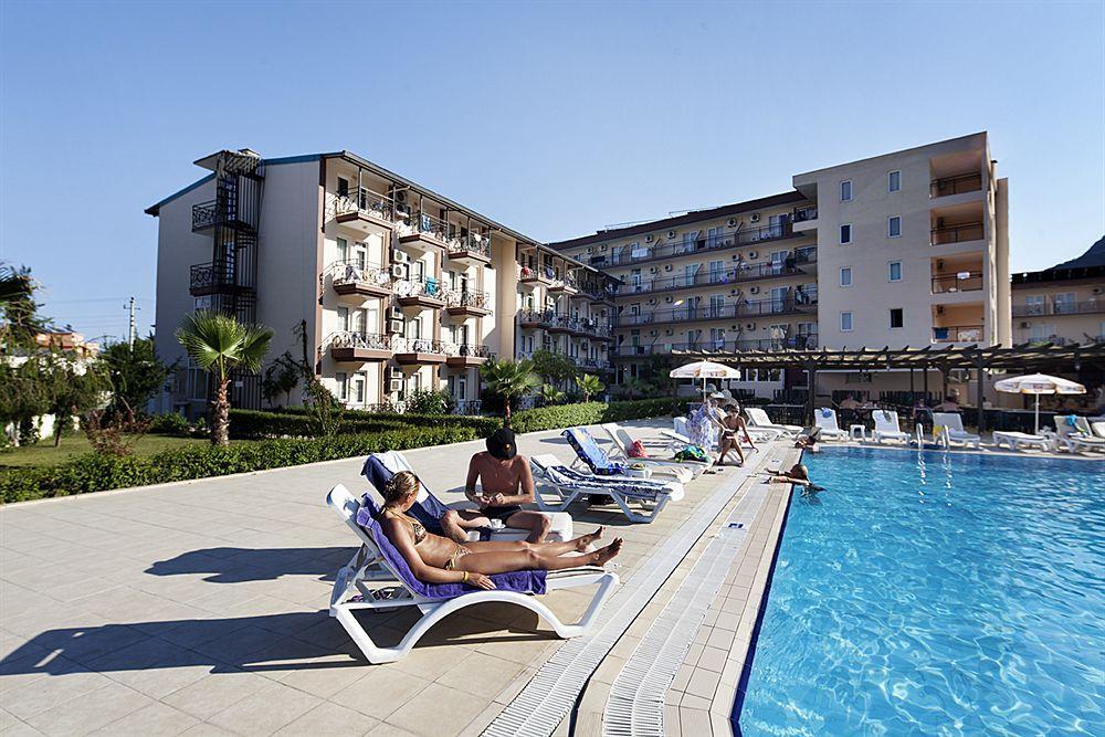 Larissa Garden 4*