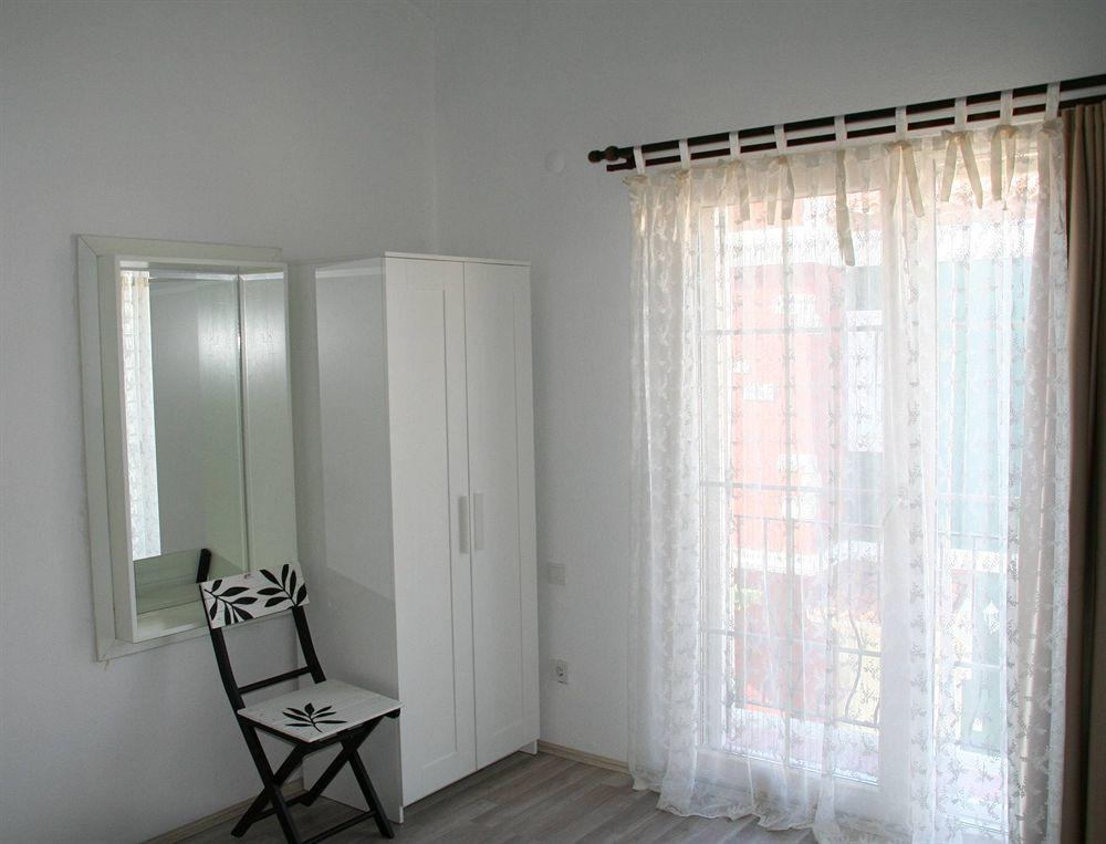 Yasemin (adults Only) 3*