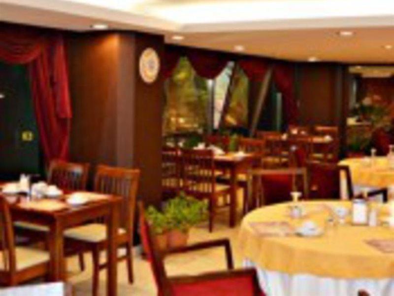Hotel Santa Pera 2*