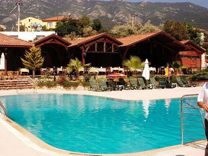 Hotel Club Pink Palace 3*