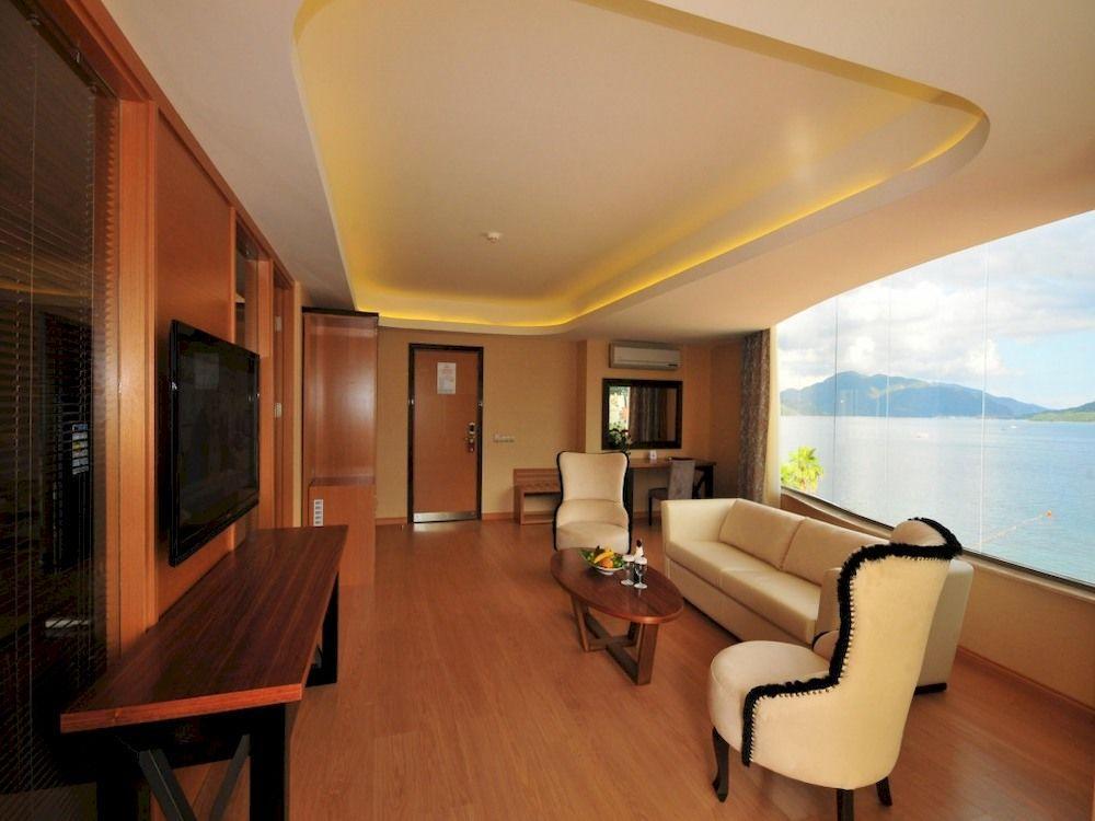 Hotel Golden Rock Beach 5*