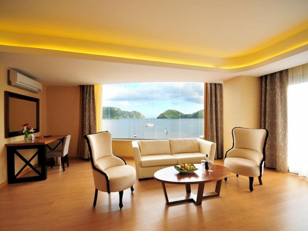 Hotel Golden Rock Beach 5*