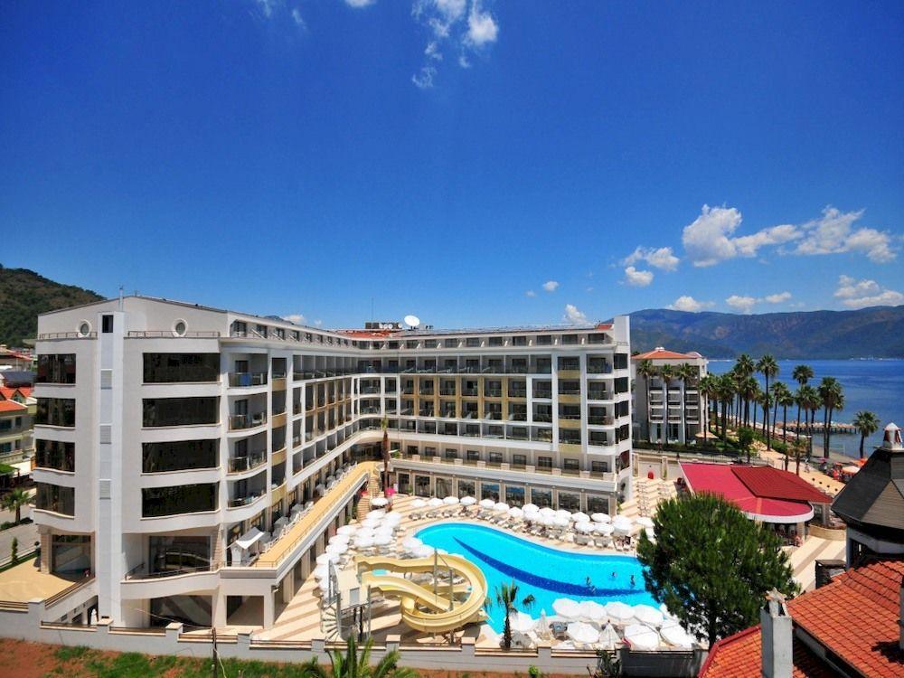 Hotel Golden Rock Beach