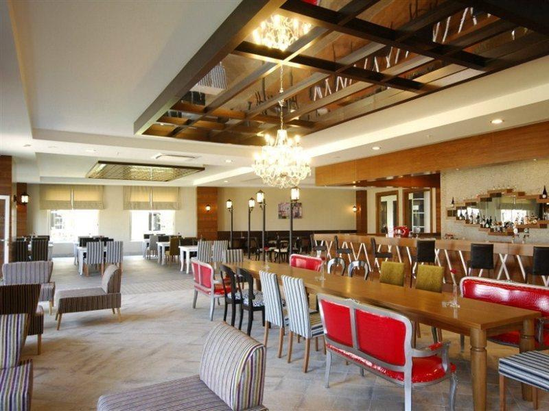 Hotel Seaden Sea World & 5*
