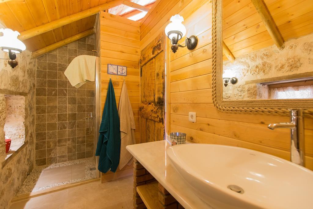 Ambar Evleri Kalkan