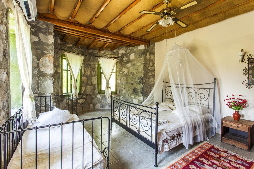 Otantik Tas Ev Bed & Breakfast