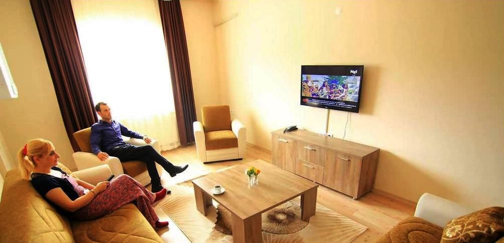 Royal Life Aparthotel 2*