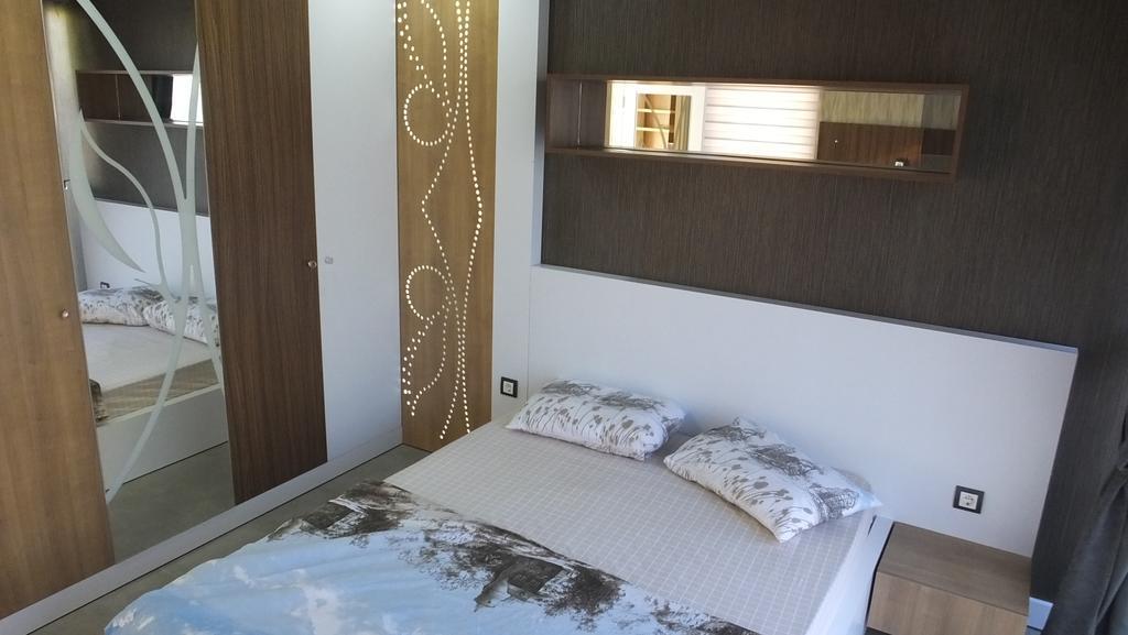 Han-de Homes Apartment